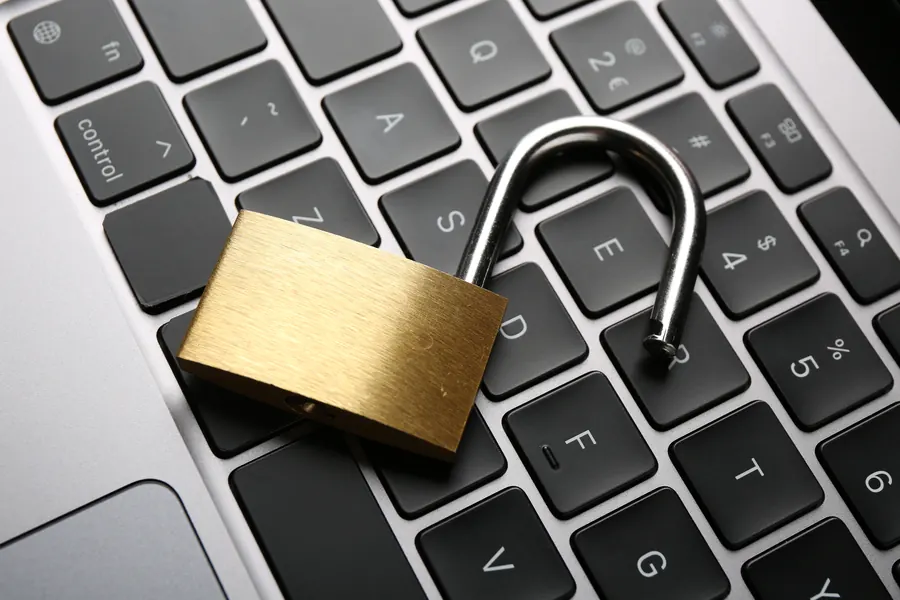 Rouvrir l’accès : dans la plupart des cas, le site et ses contenus sont intacts, seule la porte d’entrée était bloquée.