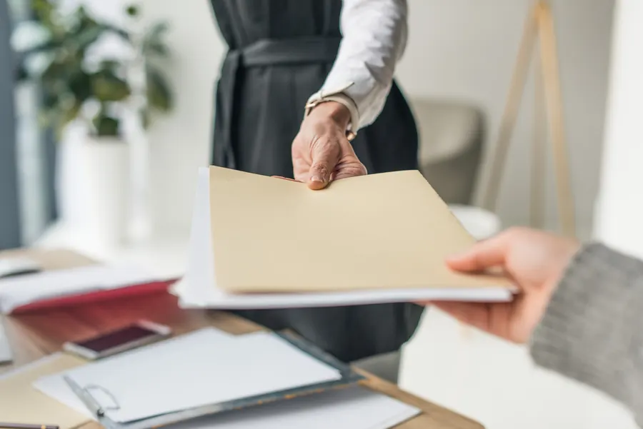 Un dossier remis de la main à la main : accès, licences et sauvegardes doivent pouvoir vous revenir le jour où vous changez de prestataire.