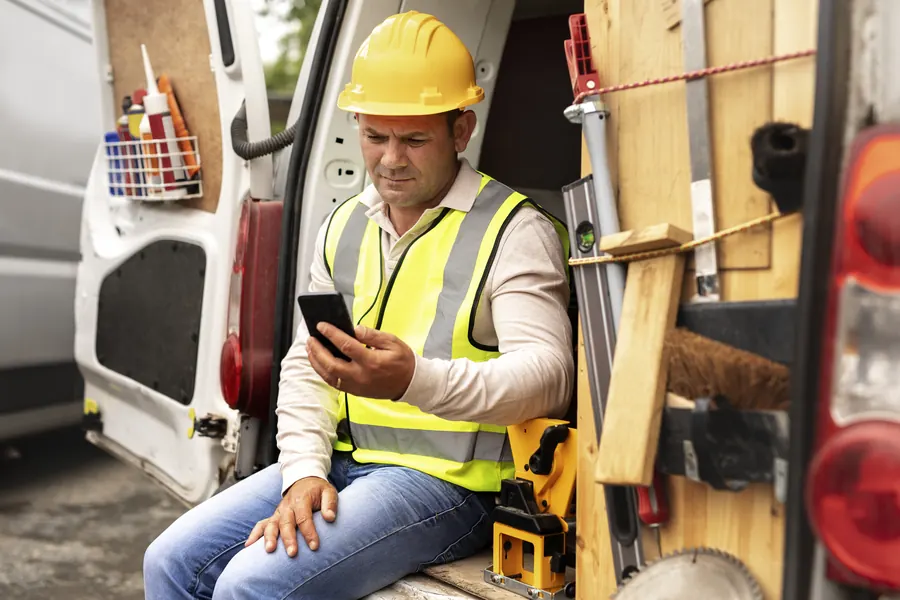 La même application qu’avant sur le téléphone, mais une adresse à votre nom : le changement se voit surtout chez vos clients.