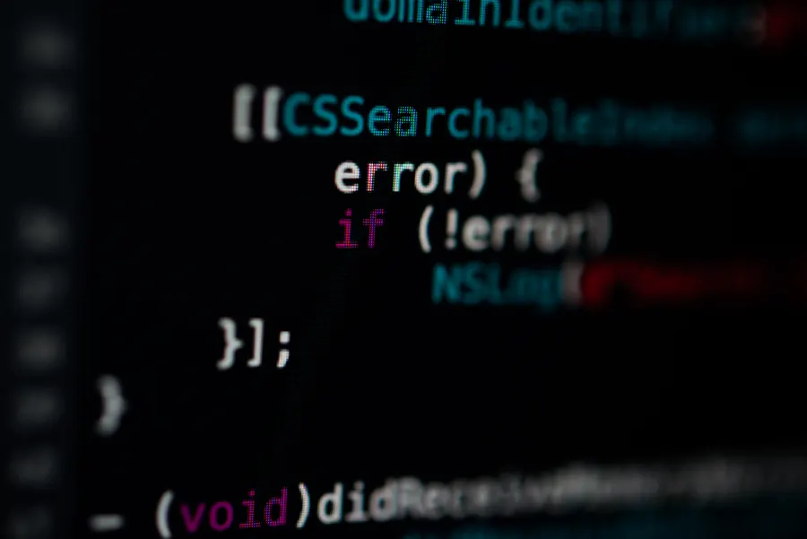 Écran affichant du code et un message d’erreur