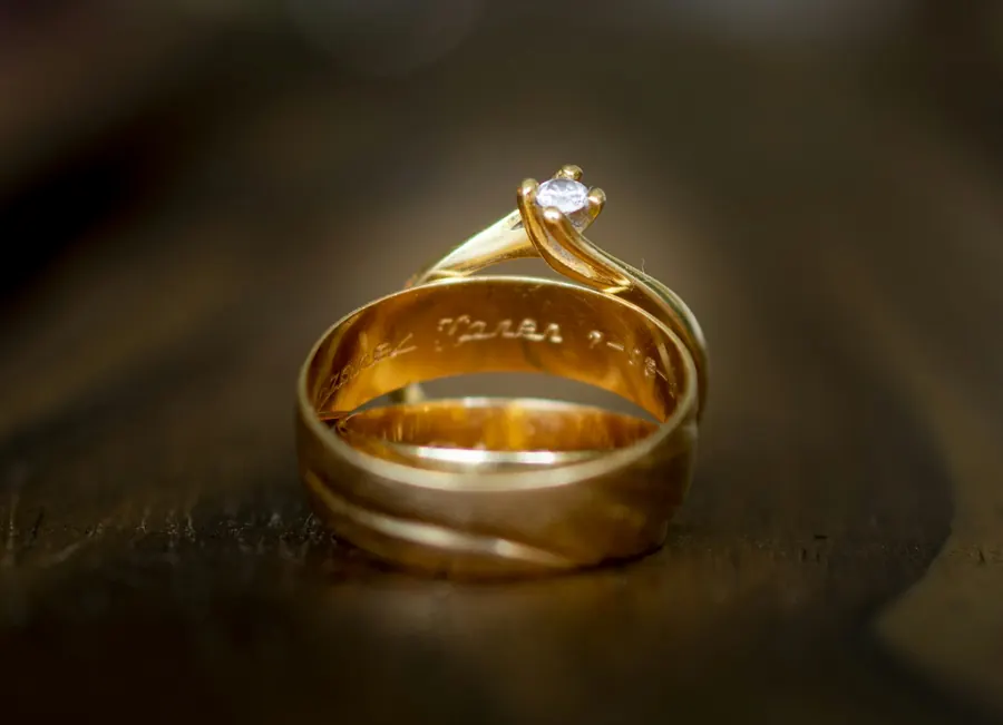 Bague ancienne en or et bague sertie d'un diamant