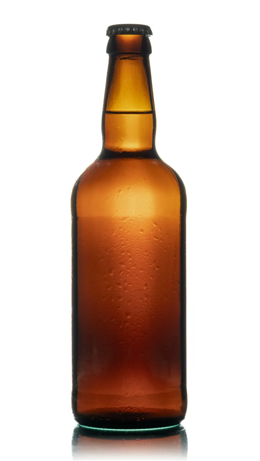 Bouteille de blonde détourée, étiquette neutre, fond uni