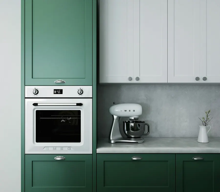 Façades de cuisine vert sauge, plan de travail clair