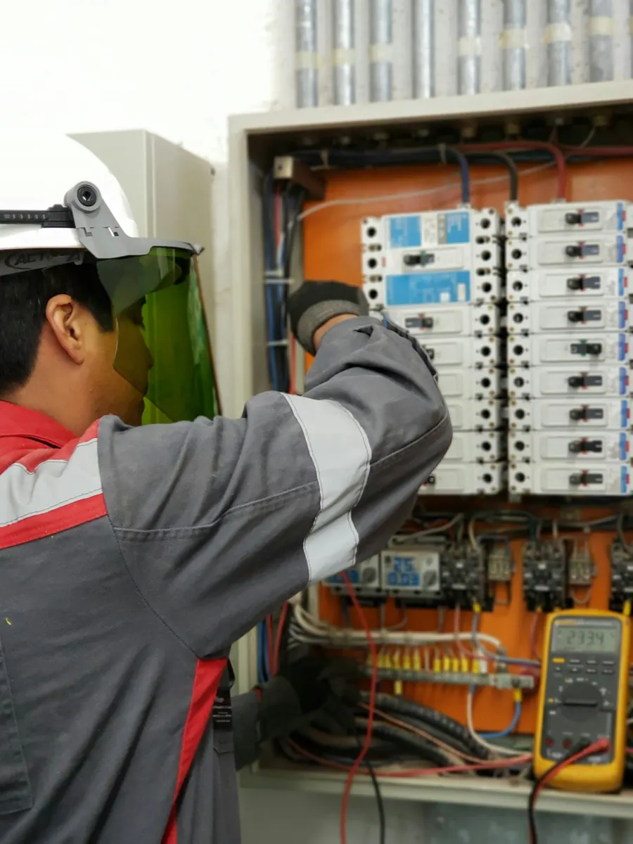 Contrôle d'un tableau électrique domestique au testeur