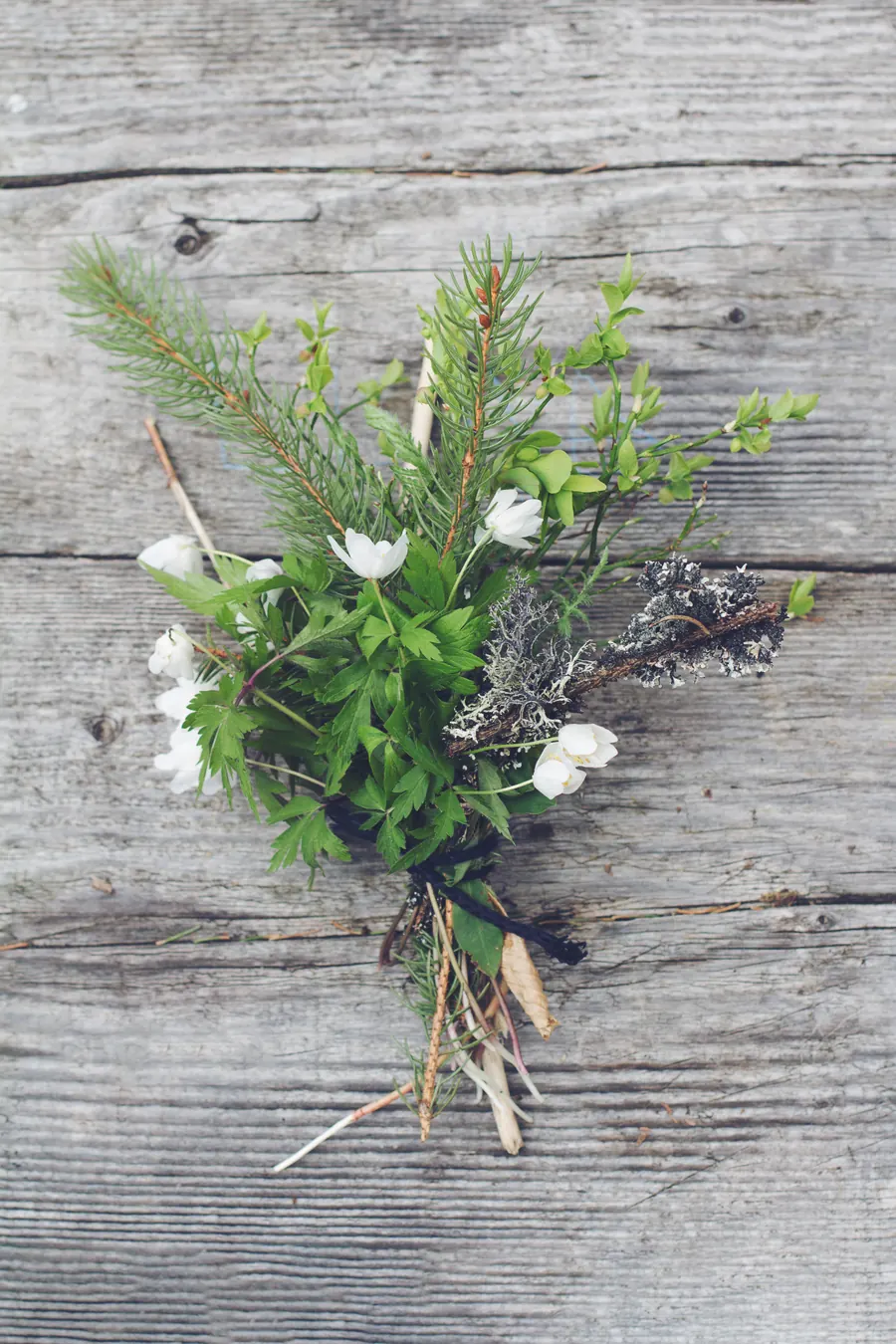 Bouquet champêtre, fleurs des champs et feuillages