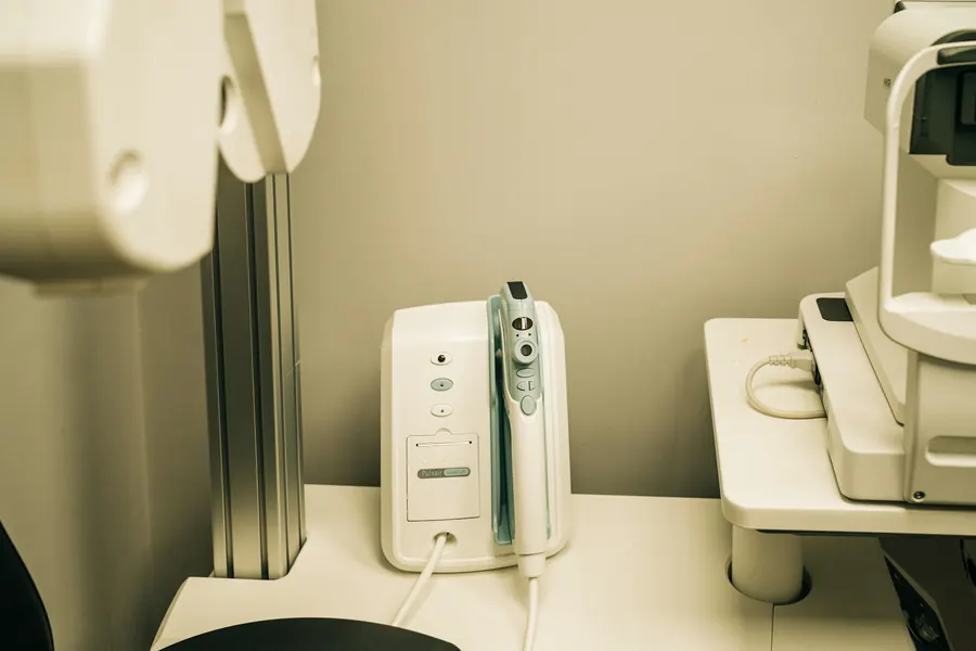 Salle d'imagerie médicale vide, appareil sans personne