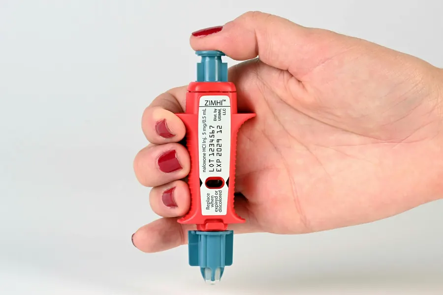 Stylo de mesure numérique tenu à la main, hors de l'eau