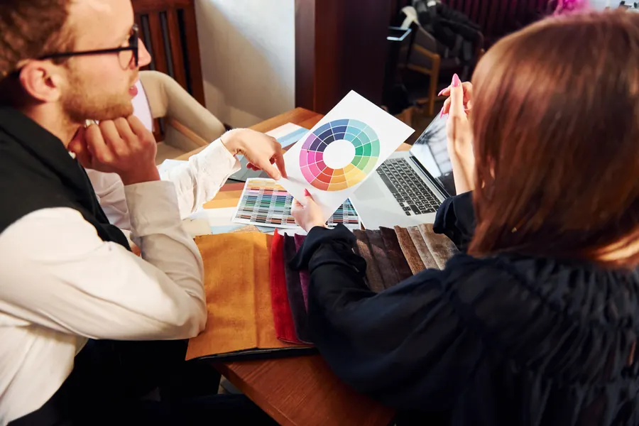 Atelier d’identité visuelle autour d’un nuancier de couleurs