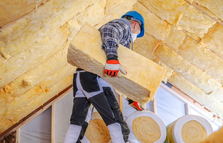 Isolation sous rampants en laine minérale : un poste à contrôler au suivi de chantier